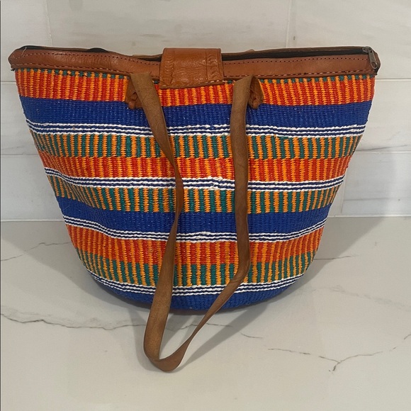 Kenyan Kiondo Handwoven Sisal & Leather Medium Tote Bag - Picture 8 of 14